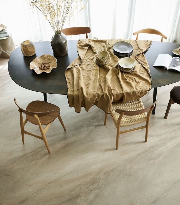 Headlam heeft een nieuwe collectie Novilon vloeren geïntroduceerd. (Styling: Kim van Rossenberg / Photographer: Sjoerd Eickmans). 6624286 w1272 mediumvtwonennovilon