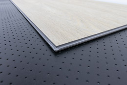 Whisper, in de kleur black, aanbevolen voor onder rigid core en click-lvt. Whisper-black