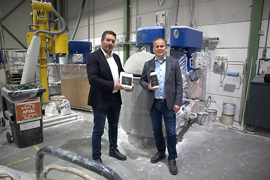 Joeri Vervoort van Devomat (links) en Frank Schilders van Peitsman zetten opnieuw vaart achter hun samenwerking. (foto: Parketblad). Joeri Vervoort van Devomat
