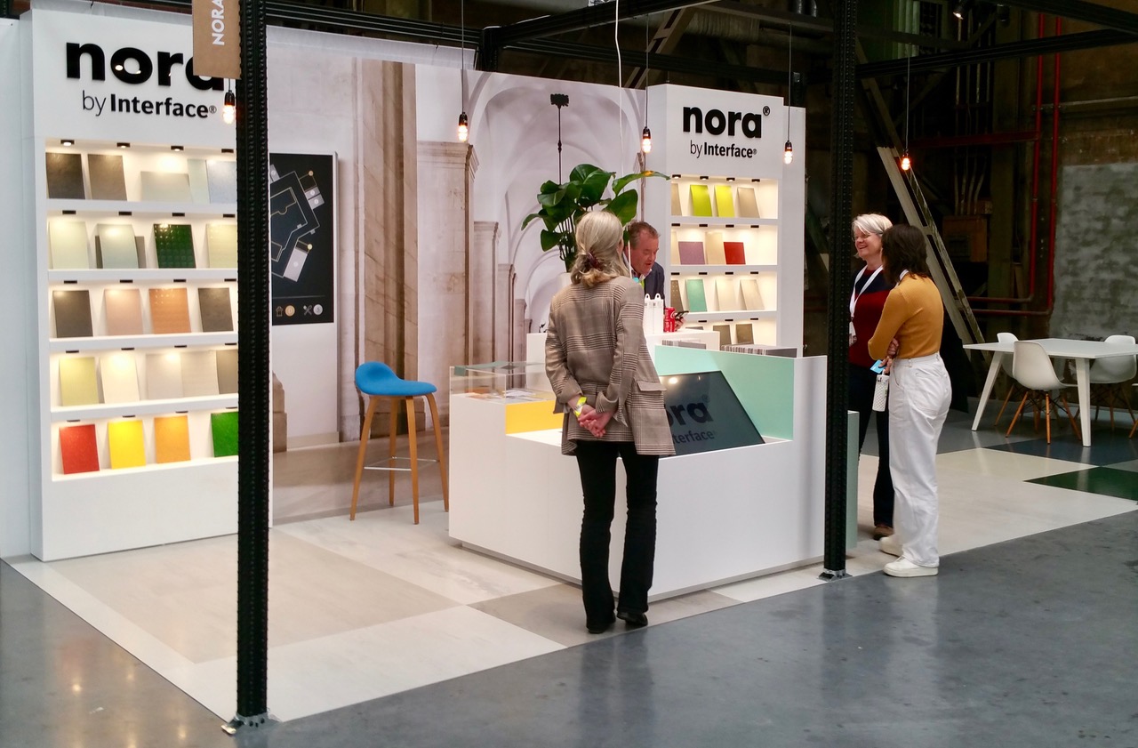 Kleurrijke presentatie van Nora by Interface Kleurrijke presentatie van Nora by Interface