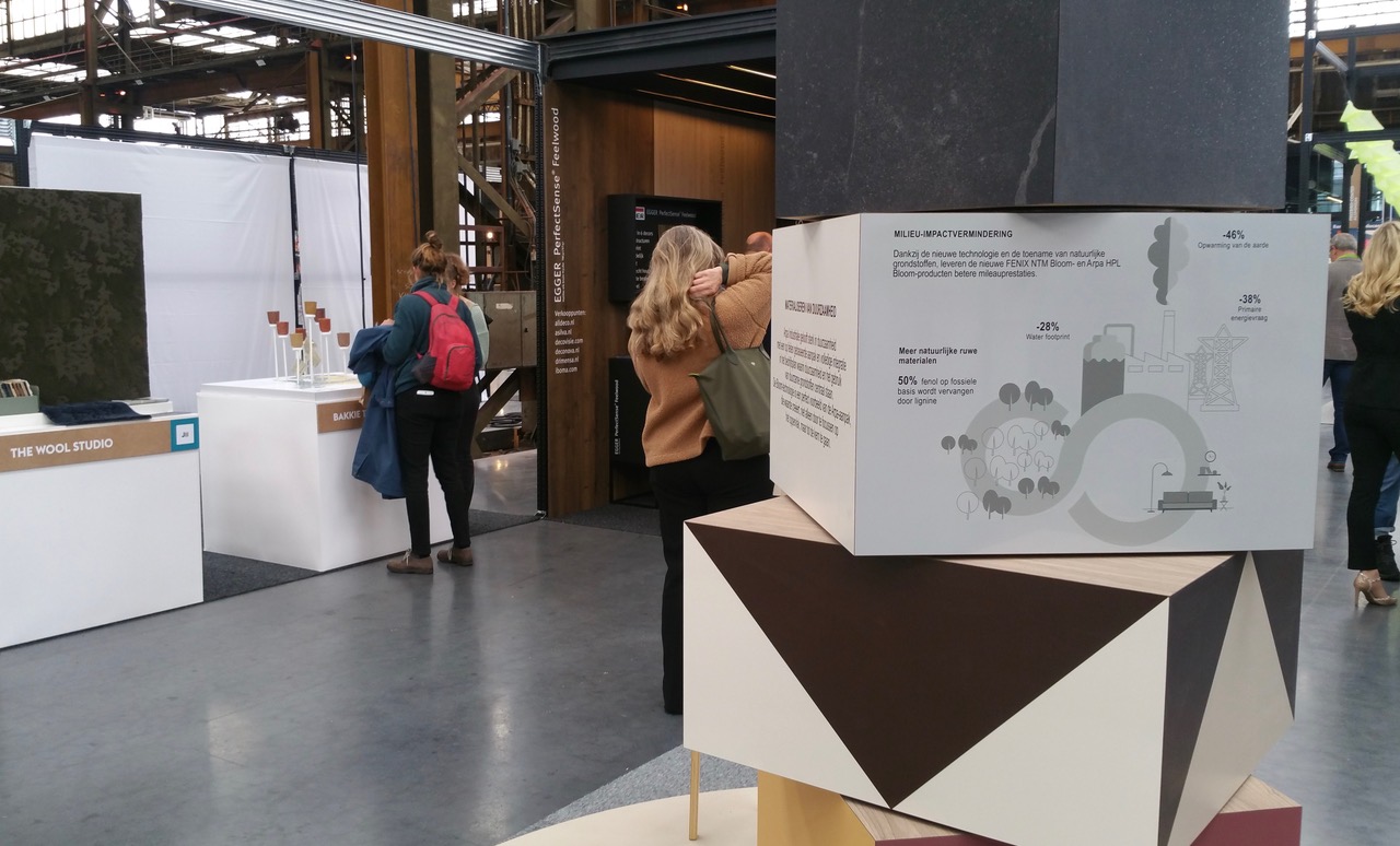 The Wool Studio en doorkijkje naar de beurs, waar het thema circulariteit centraal staat The Wool Studio en doorkijkje beurs