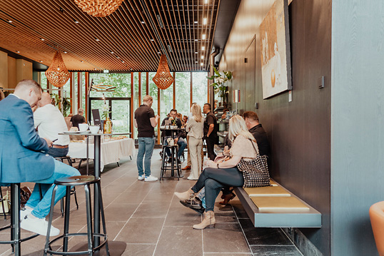 Vanaf twaalf uur werden de eerste gasten ontvangen en stond er een walking lunch voor hen klaar. Vanaf twaalf uur werde de eerste gasten ontvangen