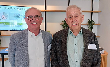 Voorzitter Lieuwe Steendam links en secretaris Ab Sprong