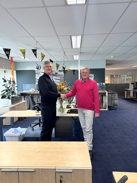 Marcel Huisman werd gisteren gefeliciteerd met zijn 40-jarig dienstverband bij Interfloor. fotomarcelhuismaninterfloor