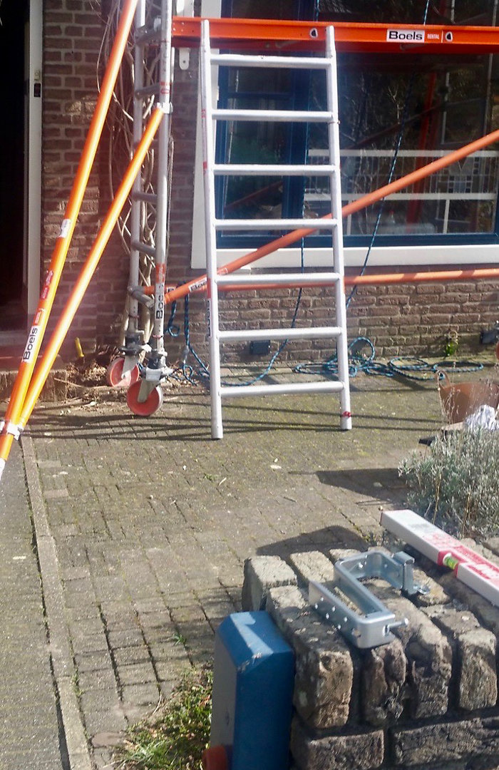 De kosten voor de verbouw van woningen daalden in het eerste kwartaal met 34 procent tot 448 miljoen euro. De kosten voor de verbouw van woningen daalden in het eerste kwartaal met 34 procent tot 448 miljoen euro