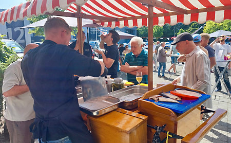 De ‘maatjes’ gleden soepel de kelen in. Maatjes