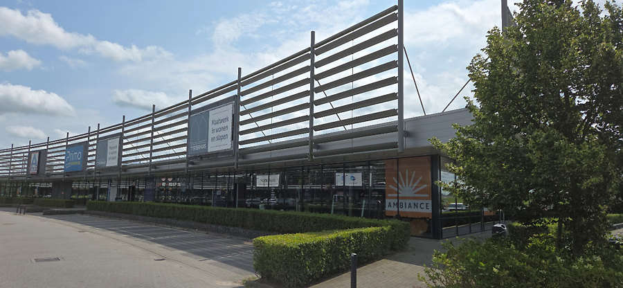Het 1700 vierkante meter grote inspiratiecentrum van Sfeerhuis Kampen biedt een breed assortiment. Thuisin Het 1700 vierkante meter grote inspiratiecentrum van Sfeerhuis Kampen